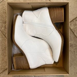 Dirty Laundry White Booties Size 10